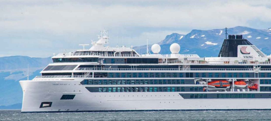 Viking Polaris在德雷克海峡遭遇巨浪袭击