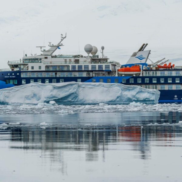 海洋胜利号跨越南极圈12日游