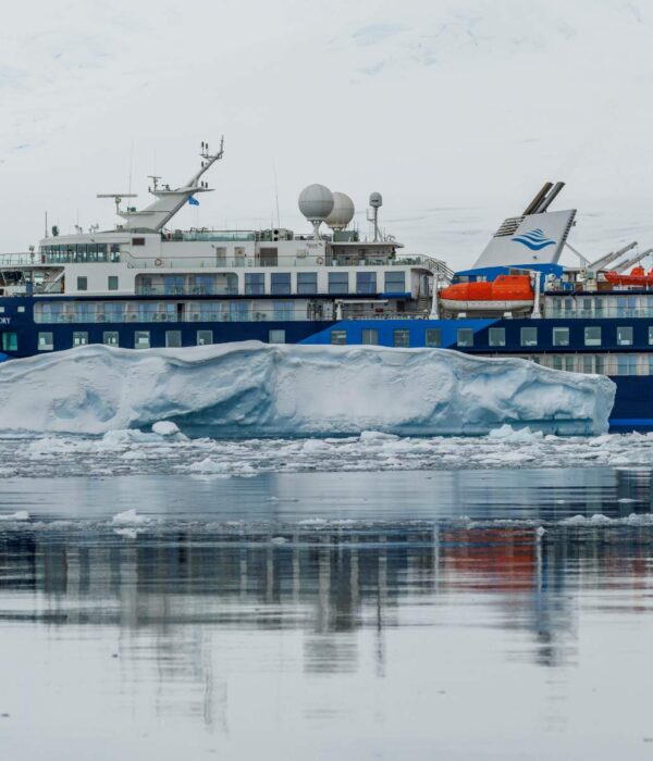 海洋胜利号跨越南极圈12日游