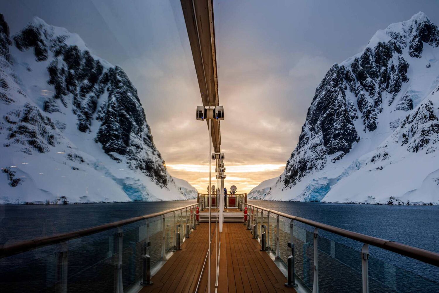 海洋信天翁号南极半岛和南设得兰群岛10日游