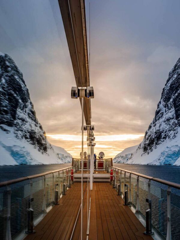 海洋信天翁号南极半岛和南设得兰群岛10日游