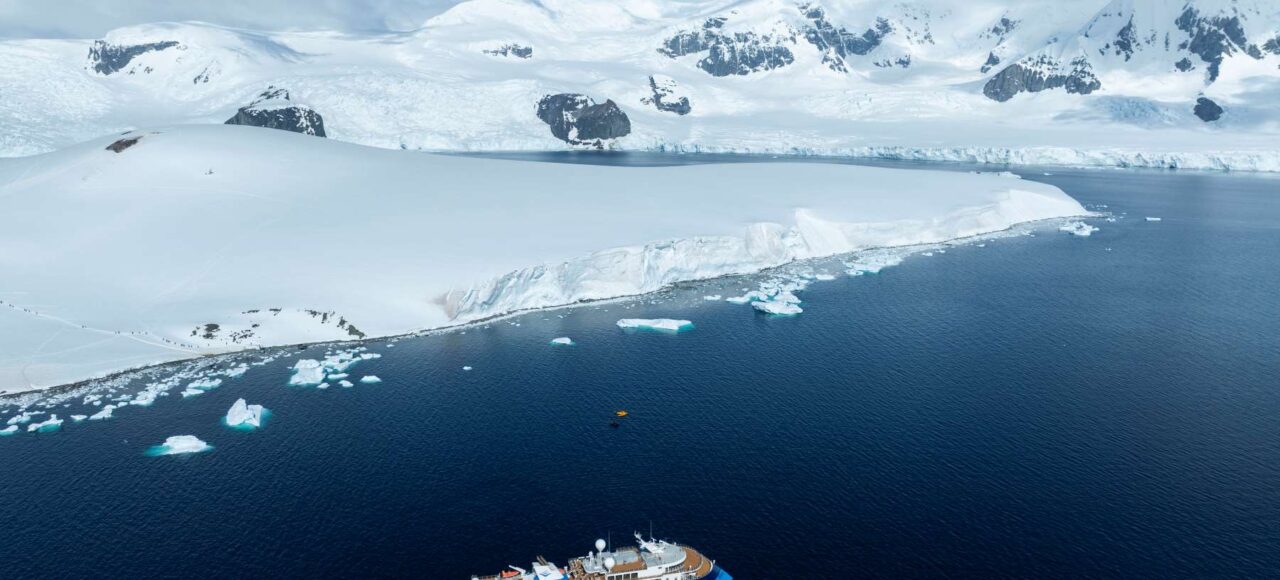 海洋信天翁号在南极