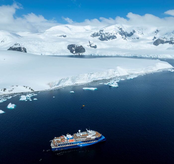 海洋信天翁号在南极